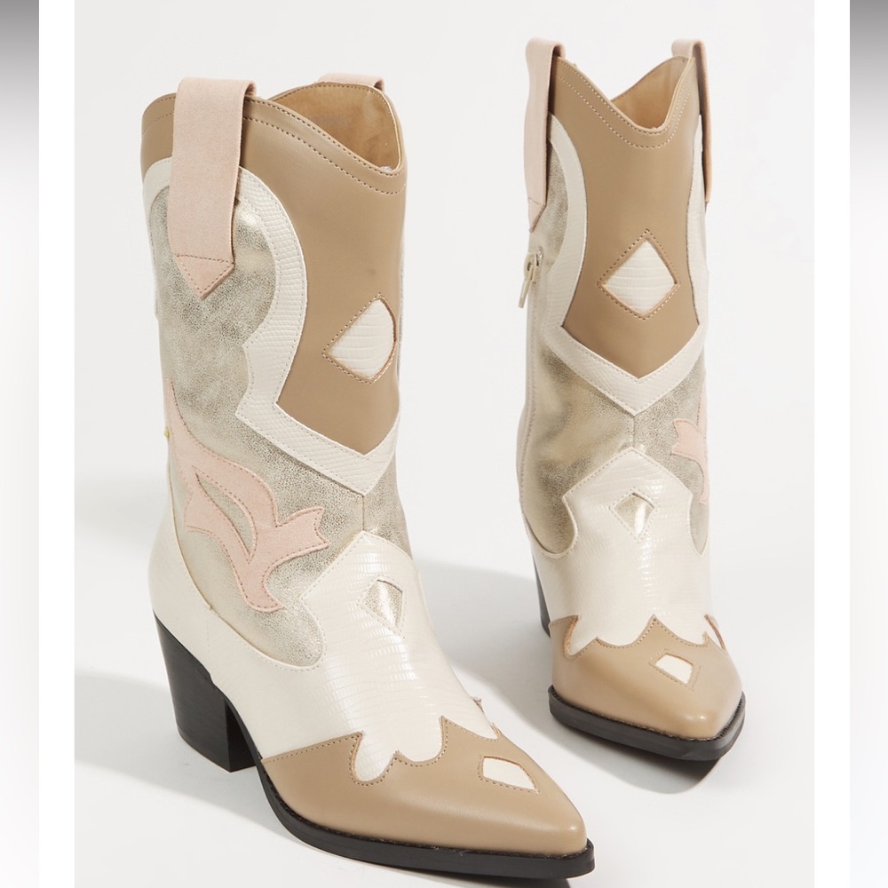 Stylish Tan and Cream Western Boots